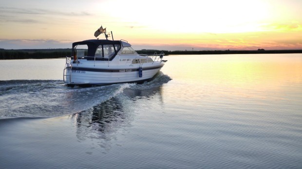 Motorboot Boddengewässer