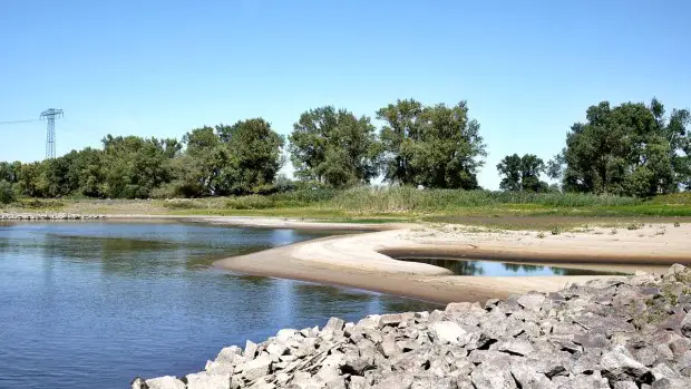 Niedrigwasser an der Elbe bei Wittenberge