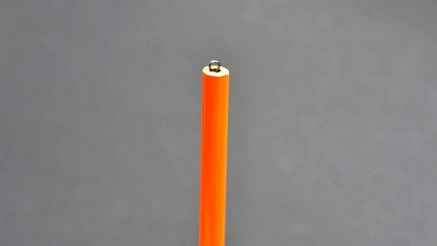 Drahtöse ins Bleistift stecken