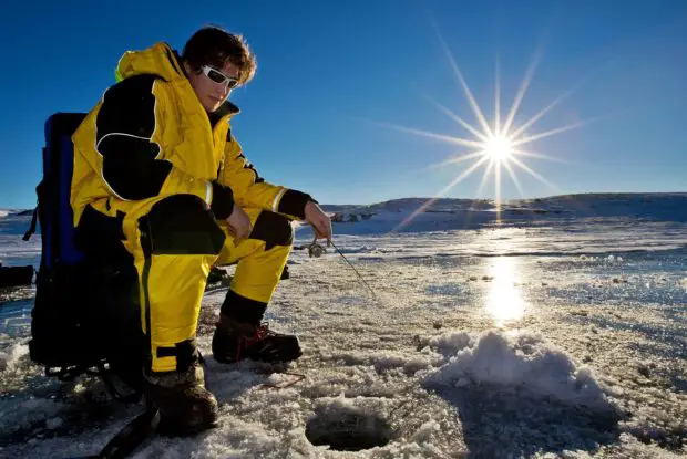 Thermoanzug beim Eisangeln