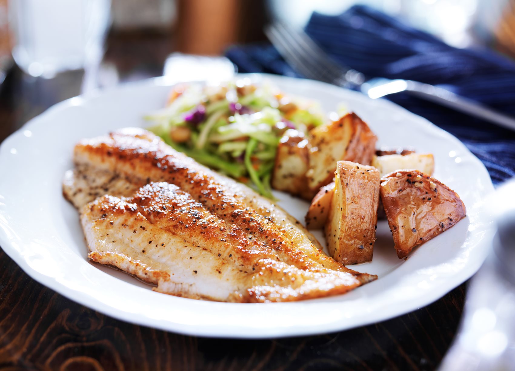 Gebratene Scholle mit Champignon-Soße und Kartoffeln | Simfisch.de