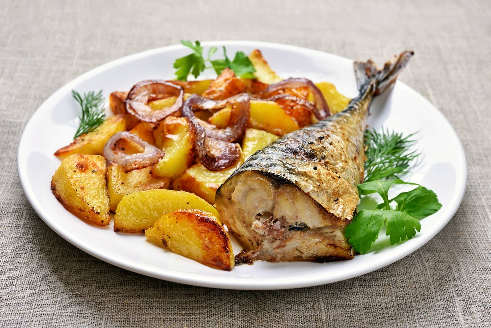 Gebratene Makrele mit Gewürzmischung und Kartoffeln | Simfisch.de