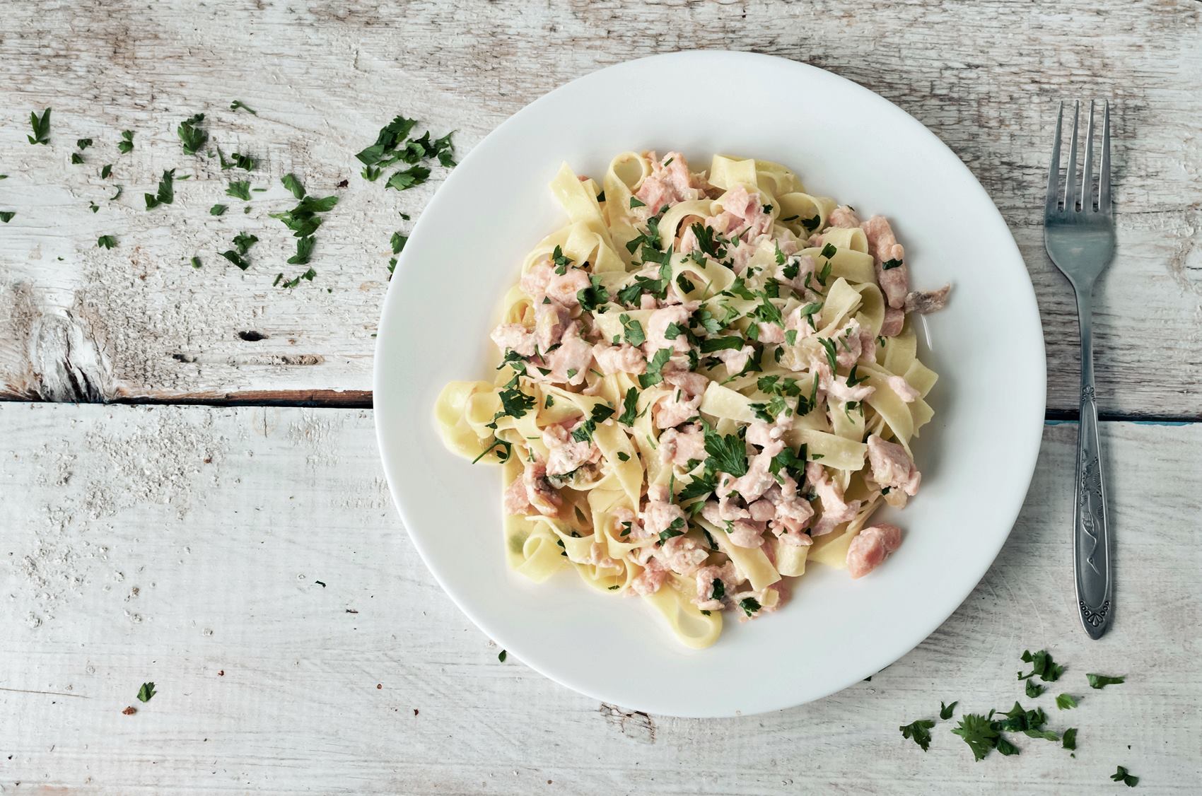 Pasta mit Thunfisch in mediterraner Gemüsesoße | Simfisch.de